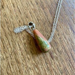 Unakite stone water drop necklace NWOT